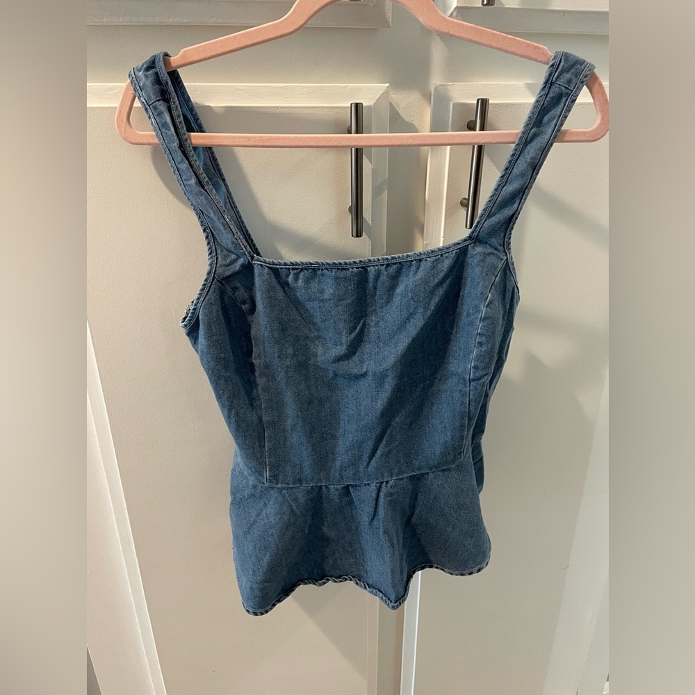 Vici Collection Denim Colored Woman’s Sleeveless Top, size L - Picture 2 of 9